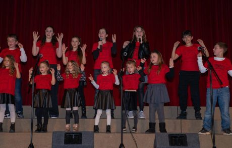 “Crescere col canto nel cuore”: un successo di voci ed emozioni a Umago