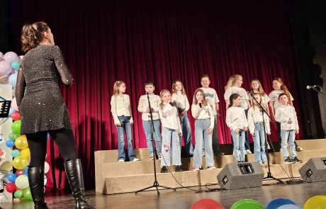 “Crescere col canto nel cuore”: un successo di voci ed emozioni a Umago