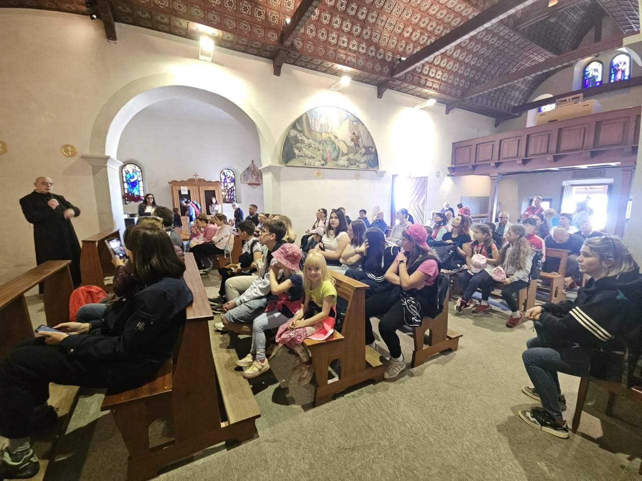 Saluti dal Monte Lussari dai bambini e ragazzi della CI "Fulvio Tomizza"