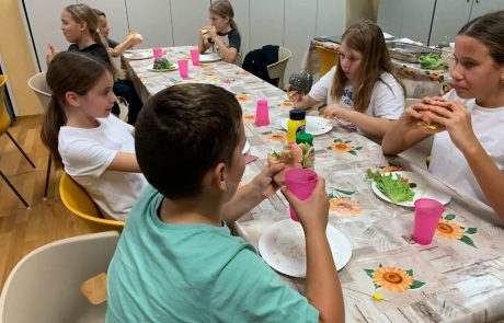 Primo laboratorio di cucina dell’anno – Preparazione degli hamburger Primo laboratorio di cucina dell’anno – Preparazione degli hamburger