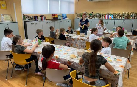 Primo laboratorio di cucina dell’anno – Preparazione degli hamburger Primo laboratorio di cucina dell’anno – Preparazione degli hamburger